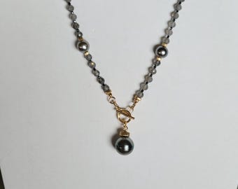 Collar de labradorita con perlas tahitianas y cierre de palanca