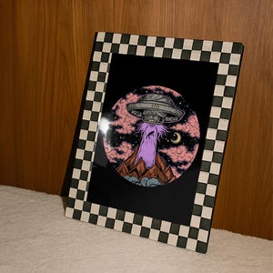 Puede incluir: Un letrero de madera r&uacute;stica con el texto "Welcome to our home" en letras blancas. El letrero presenta un acabado envejecido y un dise&ntilde;o simple y acogedor, ideal para la decoraci&oacute;n de la entrada.