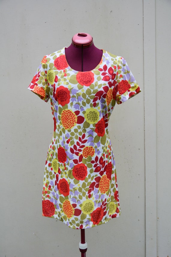 60’s Yellow Floral Embroidered Sleeve Shift Dress