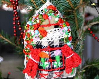 unique Xmas ornament, pendant Xmas house, Christmas house, handmade Christmas, vintage style Xmas, Xmas tree ornament, embroidery Xmas tree