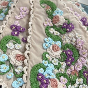 Viktoriansk jabot handbroderad med spets och avtagbar krage bild 19