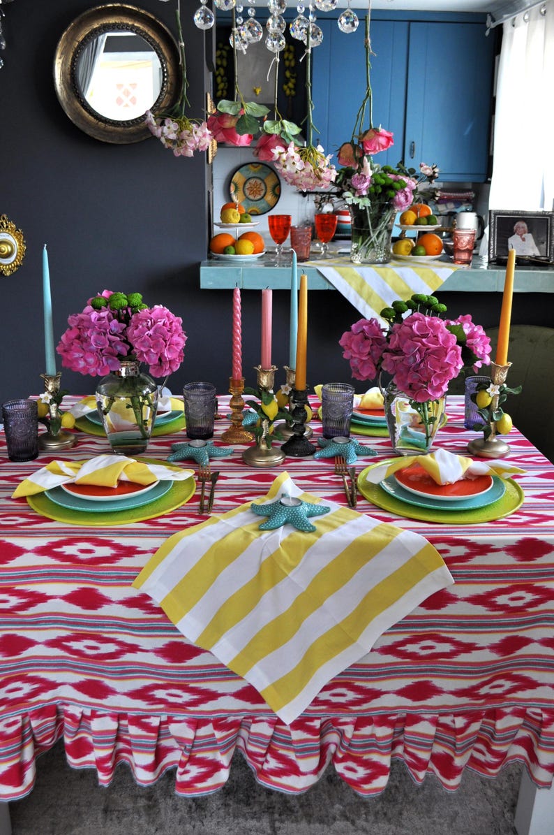 Nappe majorquine en tissu traditionnel majorquin, 198 x 242 cm, ikat rose à volants, décor méditerranéen image 17