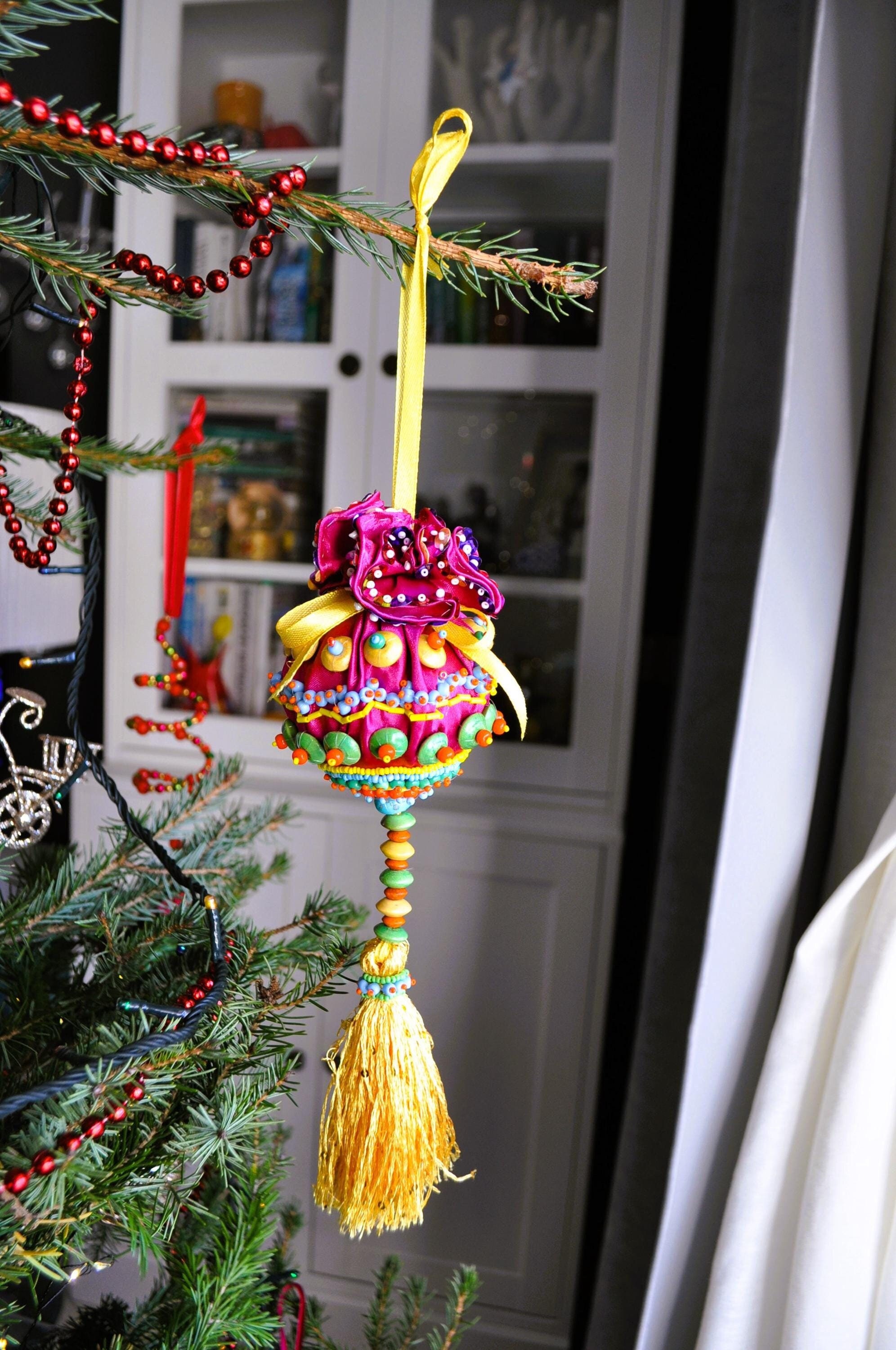 手刺繍のクリスマスオーナメント、手作りのクリスマスオーナメント