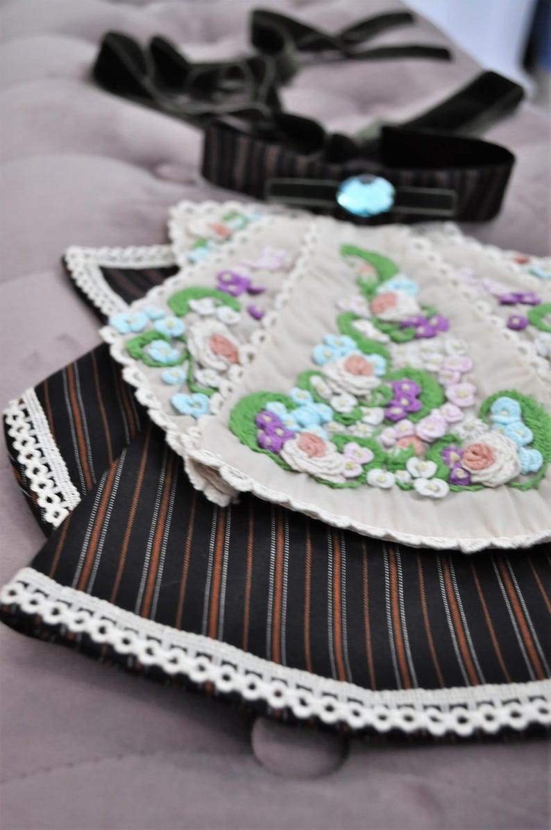 Viktoriansk jabot handbroderad med spets och avtagbar krage bild 14