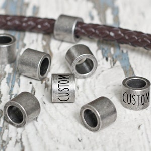 Espaciadores de pulsera con cuentas grabadas a medida. Conector de joyería con nombre personalizado. Columnas de metal con logotipo al por mayor. Dije de letra de regalo hecho a mano