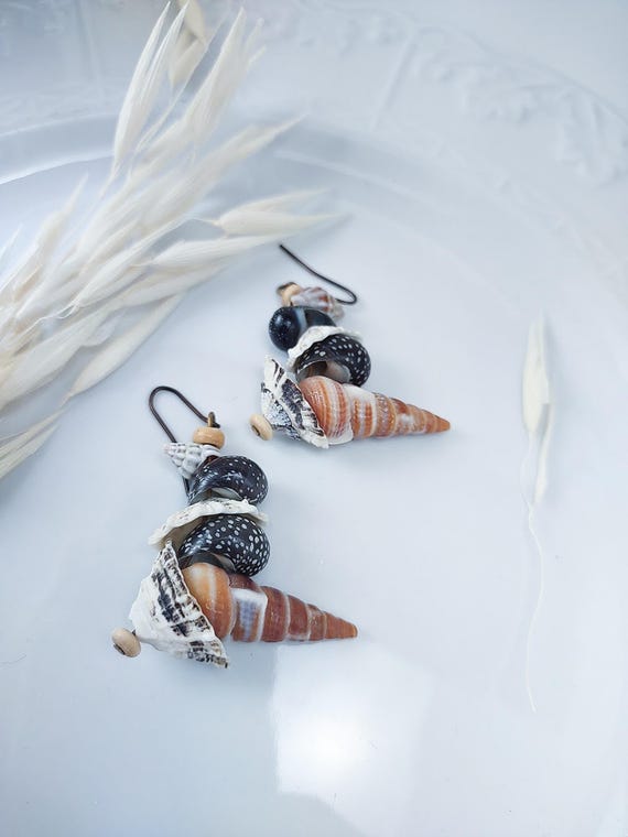Seashell Handmade Dangle Drop Earrings. - image 1