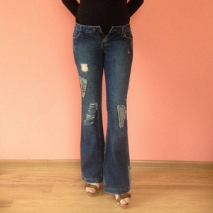 Free Shipping!!!Vintage CALVIN KLEIN jeans. Womens low rise flare jeans. Embroidered Blue denim. Size 26