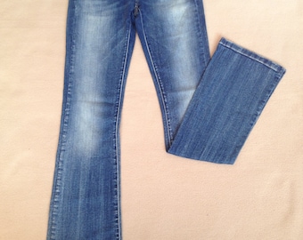 Spedizione gratuita!!!MISS SIXTY Deadstock Mid Rise BOOTCUT style Jeans da donna blu, mai indossati, con etichette. Taglia 24