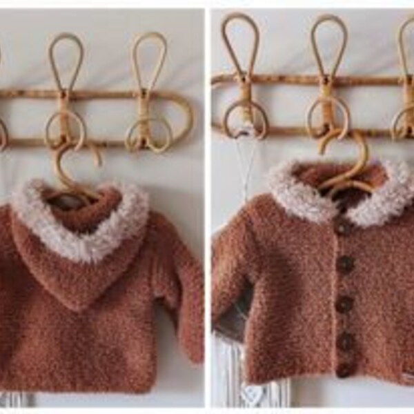 Manteau Paletot à capuche bébé tricoté main en fil effet sherpa marron et fils effet fourrure beige