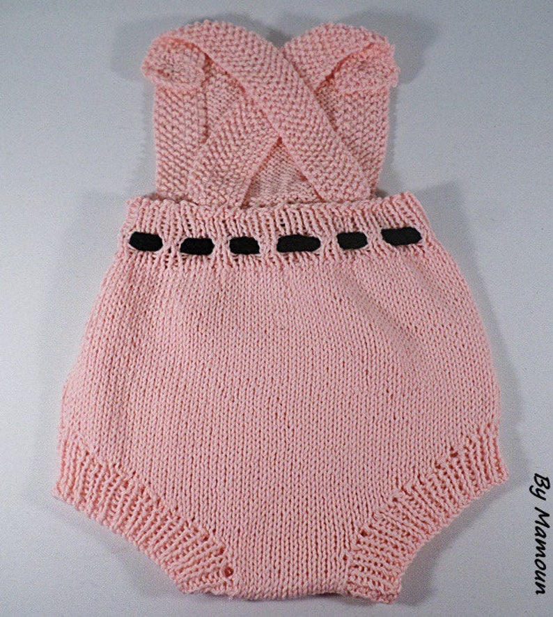 Barboteuse bébé, rétro vintage, à bretelles, taille 0.3 mois, tricotée main dans un fil 100 % coton rose et noir image 3