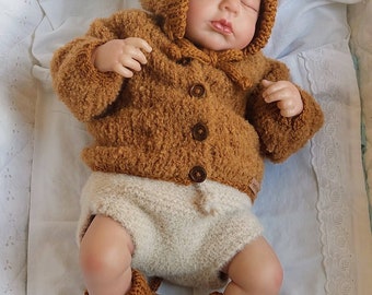 Three-piece crush set, slippers in soft curled yarn, size 3 months, caramel color