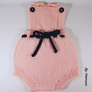 Barboteuse bébé, rétro vintage, à bretelles, taille 0.3 mois, tricotée main dans un fil 100 % coton rose et noir image 1