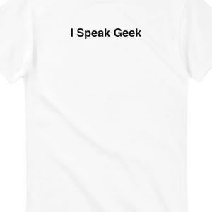 Camiseta "Eu Falo Geek" | Roupa divertida para nerds e fãs de tecnologia | Presente perfeito para gamers e amantes de tecnologia