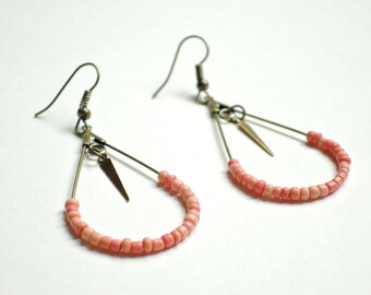 Two-coloured rockery pearl earrings