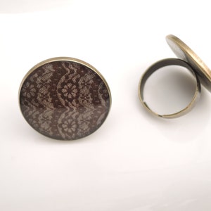 The round resin ring Dentelle marron