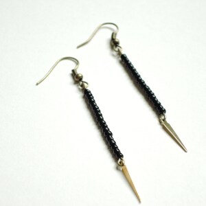 Boucles d'oreilles baguette perles de rocaille Noir