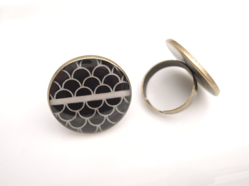 The round resin ring Ecailles noires