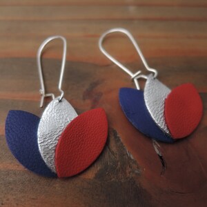 Les boucles nénuphars en cuir Bleu/Argent/Rouge