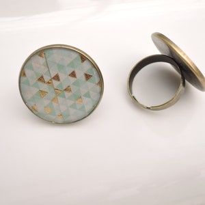 The round resin ring Losanges doré verts