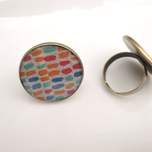 The round resin ring Traits mulitcolores