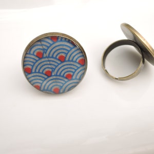 The round resin ring La japonisante bleue