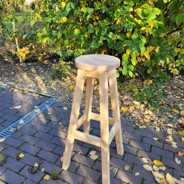 Tabouret de bar simple en bois massif