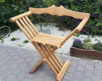 Simple medieval folding chair with backseat