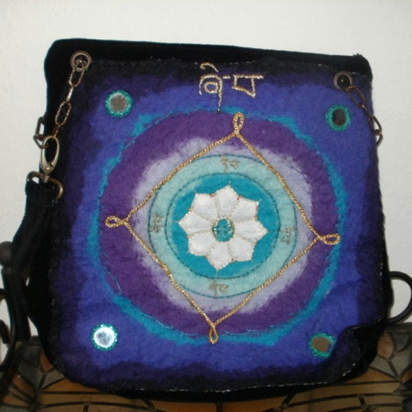 Hand-embroidered shoulder bag in velvet and nuno felt