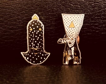 Juego de dos (2) pines esmaltados de Angine de Poitrine Khn y Klek - 1.25" de alto