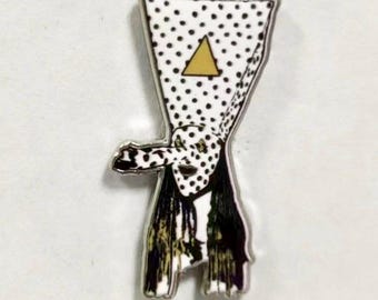 Angine de Poitrine Khn and Klek Set of Two (2) Enamel Pins - 1.25" tall