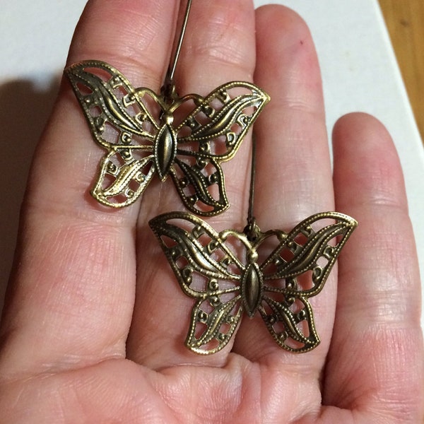 Boucles d’oreilles papillon en bronze détaillées, uniques en leur genre, option de fils d’oreille en titane pour lobes sensibles