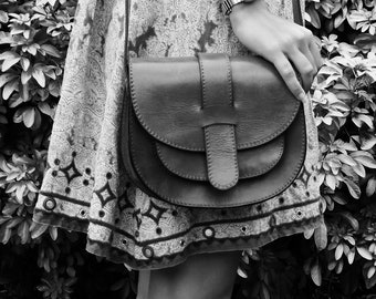 Handmade Vintage style , Brown Saddle style handbag , shoulder bag, cross-body bag in genuine leather