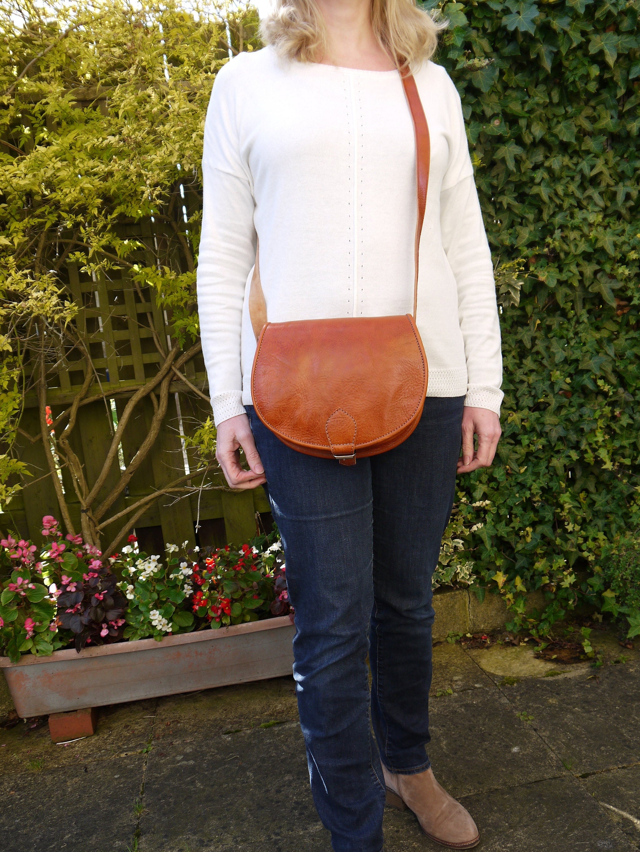 red leather saddle bag handbag — MUSEUM OUTLETS