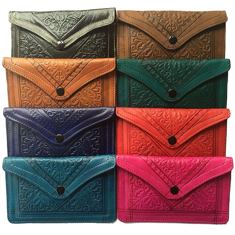 Handgefertigte Clutch Aus Leder in Verschiedenen Farben