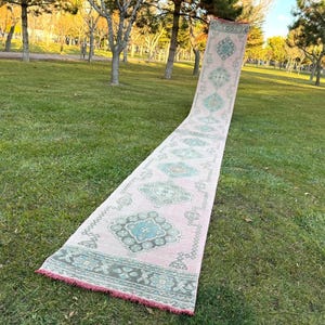 Handgewebter Oushak Teppich aus Wolle: Boho Küchenläufer Extralanger Läufer