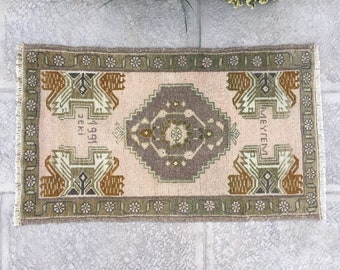 Handwoven Wool Turkish Rug: Small Vintage Bath Mat (21" x 37")