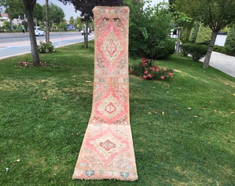 Handgeweven wollen vloerkleed loper: vintage Turks zuidwestelijk vloerkleed (2 x 11,2 ft)