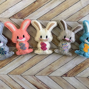 Abraço de coelho de bolso da Páscoa, presente de símbolo de amor, presente de saudade, desejo de feliz Páscoa
