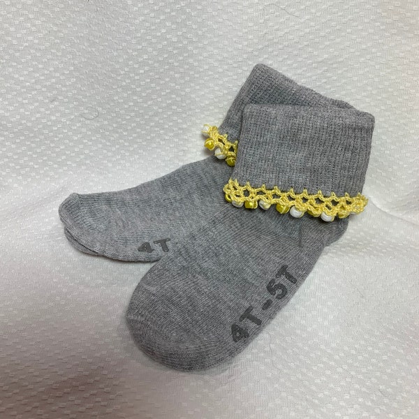 Girls socks, Beaded socks, girls beaded socks, cute beaded socks, handmade, crochet, grey, yellow, Size 4t