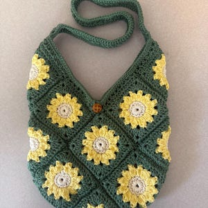Crochet Daisy Shoulder Bag: Handmade Spruce green cotton purse