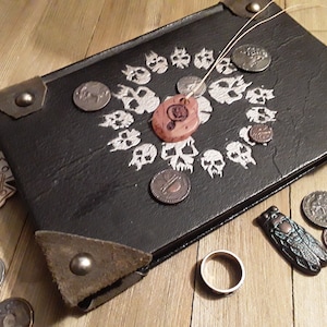 Resin Bahari Magic Pendant