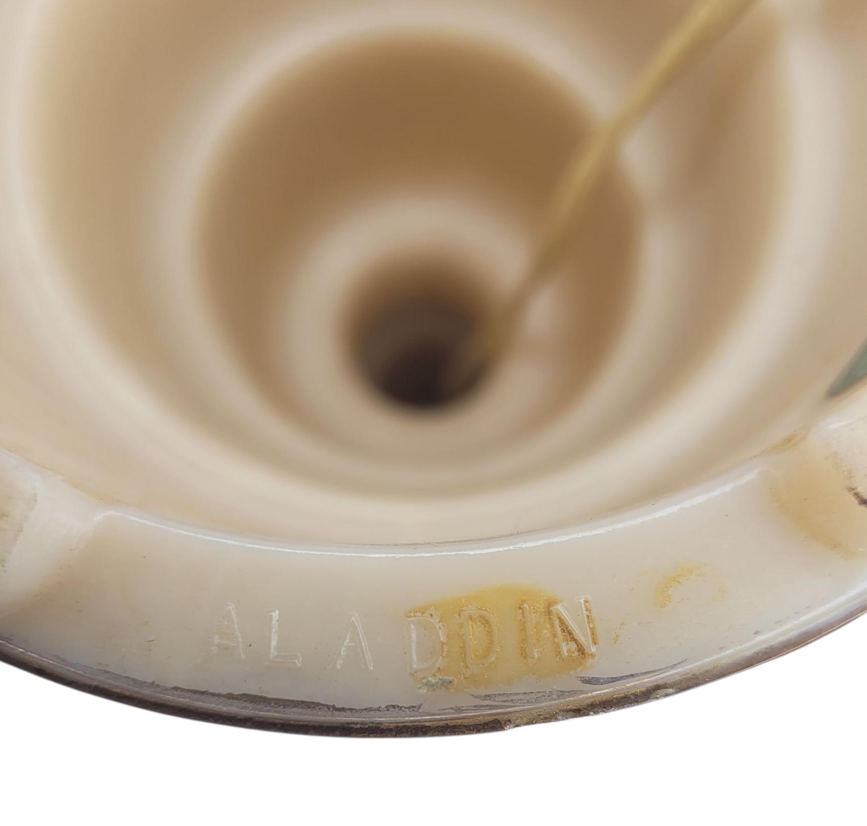 Aladdin ランプ クリーム色 Antique Tall Aladdin Alacite 'Lincoln Drape' Marbled Pink Custard
