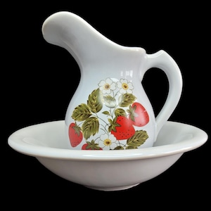McCoy 7516 Wash Bowl Pitcher Set Strawberries