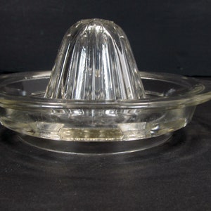 Glass Reamer Citrus Juicer Insert Tab Handle 5&quot; Diameter