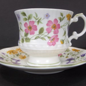 Elizabethan Sheringham Tasse und Untertasse Set Hand Dekoriert Fine Bone China