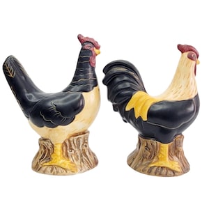 Sakura Warren Kimble Chicken Rooster Salt & Pepper Shaker Set Matte Glaze Brown Tan Red