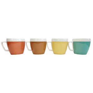 Op de afbeelding: Set van vier keramische mokken met witte randen. De mokken zijn in tinten oranje, bruin, geel en turquoise.