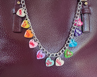 Conversation Heart Bag Chain Charm – Handgemaakte polymeerklei snoephartjes, zilveren of gouden hardware