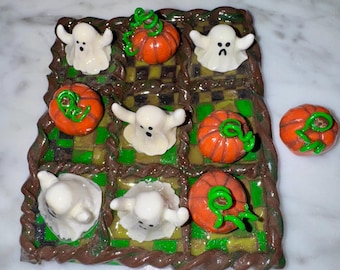 Halloween Tic Tac Toe Board – Ghosts vs. Pumpkins (handgemaakte gameset met harscoating)