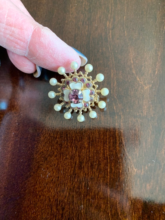 Coro brooch gold tone with pearls and purple stone - image 7